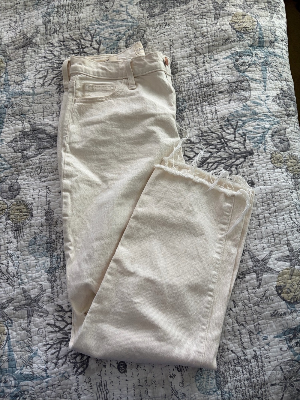 Universal Thread Off-White Straight Jeans with Raw Hem